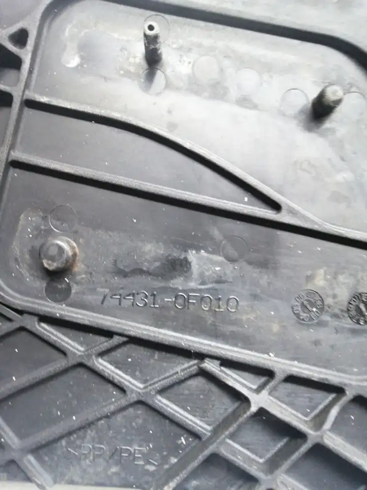 Toyota Corolla Verso AR10 (2004 - 2009) 744310F010 Площадка аккумулятора — фото 3