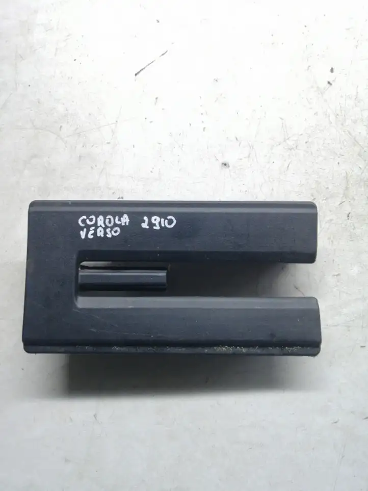 Toyota Corolla Verso AR10 (2004 - 2009) 721570F020 Прочие детали салона — фото 1