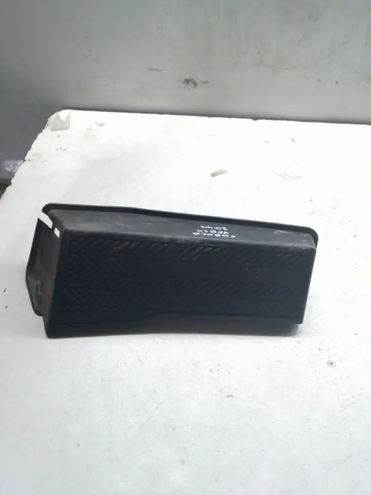 Toyota Corolla Verso AR10 (2004 - 2009) 581910F010 Прочие детали салона — фото 4