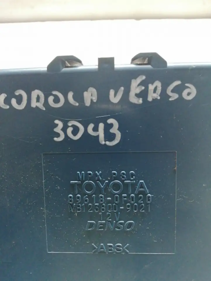 Toyota Corolla Verso AR10 (2004 - 2009) 896180F020 Блок управления зажиганием — фото 3