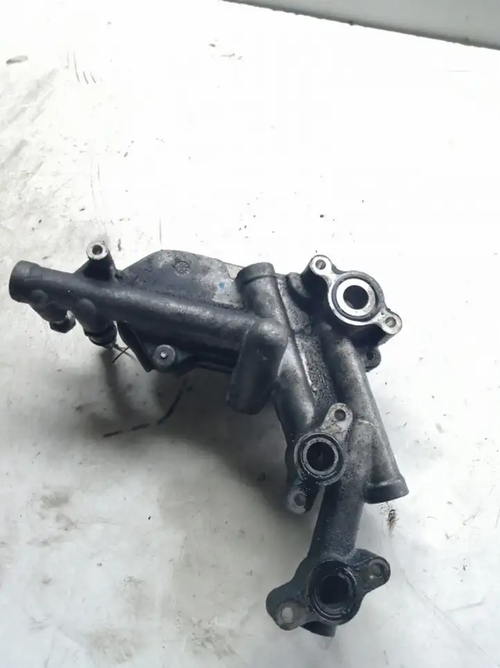 Toyota Corolla Verso AR10 (2004 - 2009) 157100R01000 Кронштейн масляного фильтра — фото 2