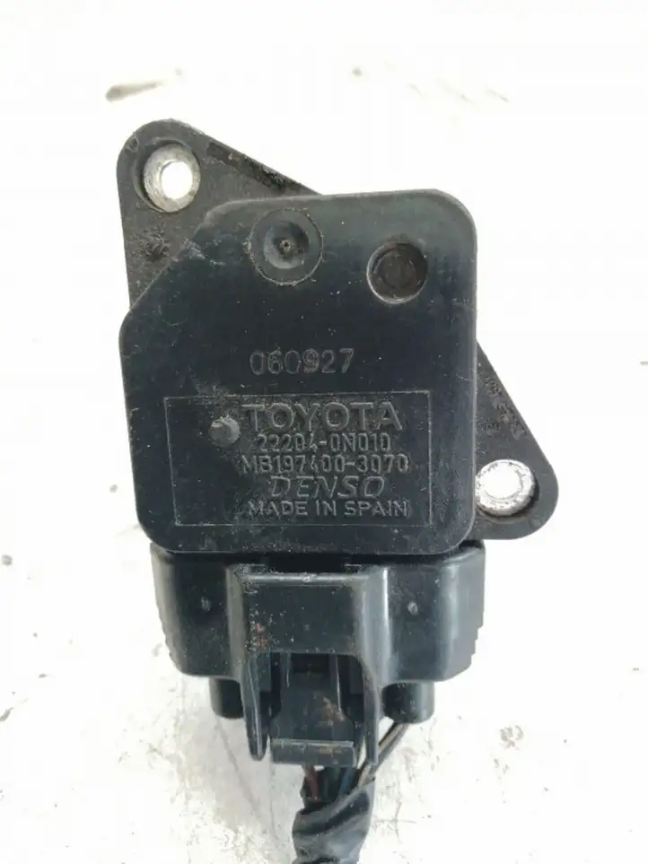 Toyota Corolla Verso AR10 (2004 - 2009) 222040N010 Датчик массового расхода воздуха — фото 2