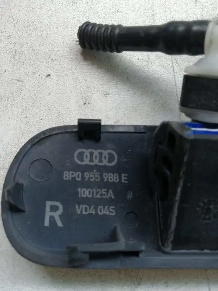 Audi A3/S3 8P (2008 - 2013) 8P0955988E Форсунка омывателя лобового стекла — фото 2