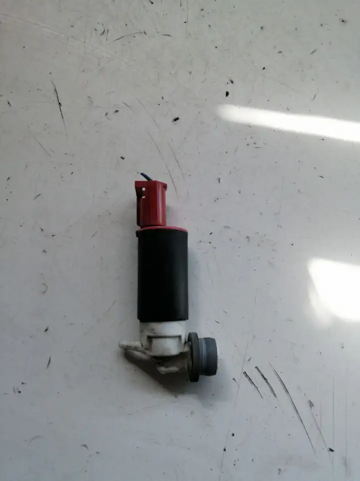 Toyota Corolla Verso AR10 (2004 - 2009) Насос омывателя фар — фото 2