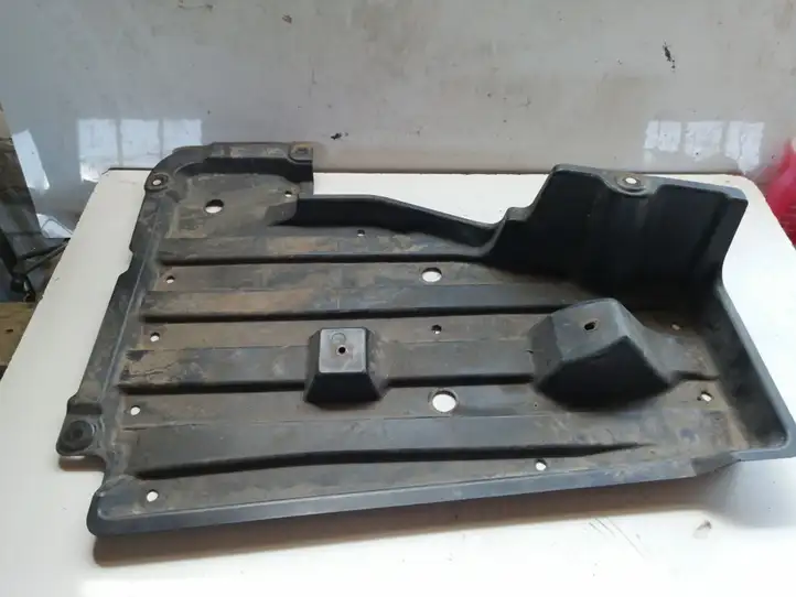 Toyota Avensis Verso (2001 - 2004) 583980F010 Защита топливного бака — фото 1