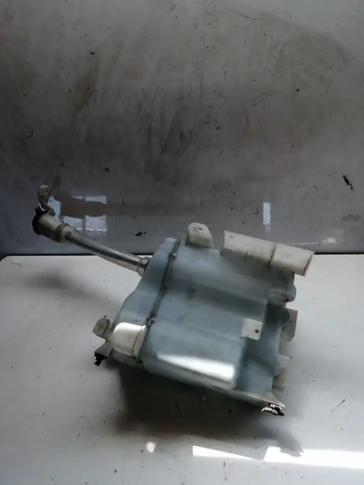 Toyota Avensis Verso (2001 - 2004) 060851073 Бачок омывателя стекла — фото 2
