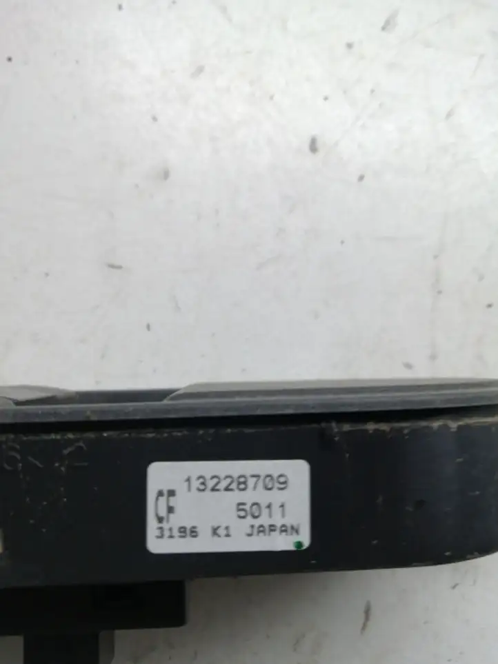 Opel Zafira B (2003 - 2006) 13228709 Кнопка стеклоподъемников — фото 2
