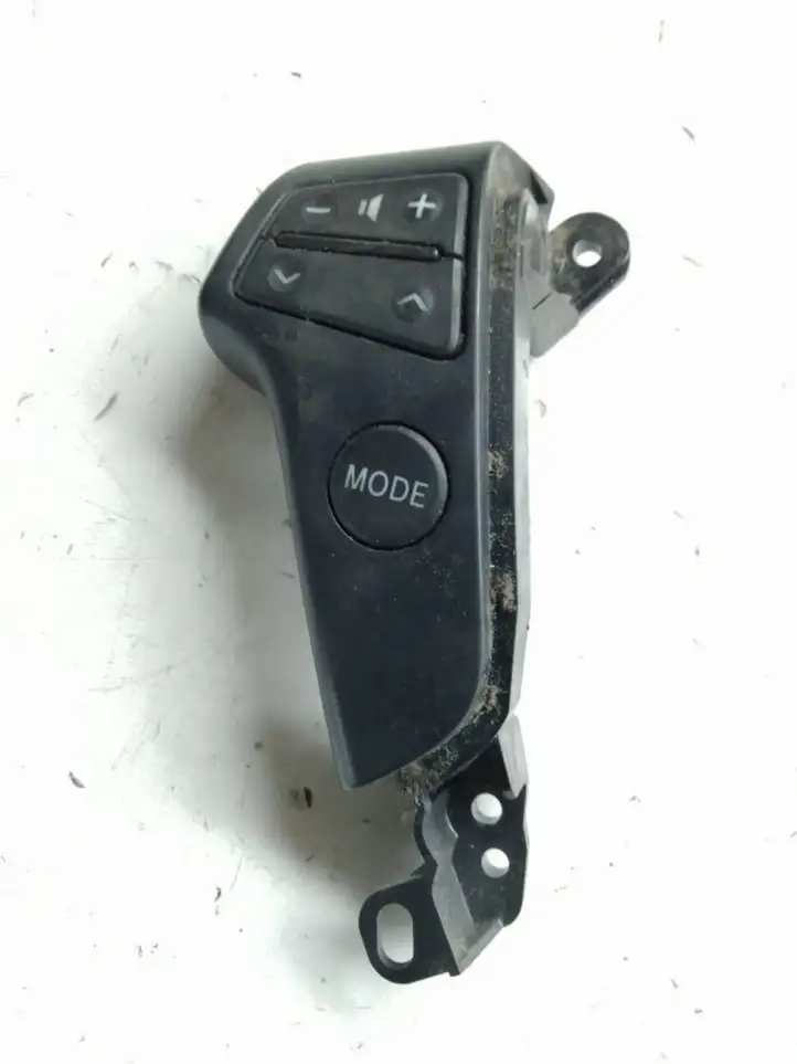 Toyota Avensis T250 (2006 - 2009) 75B596 Кнопки на рулевом колесе — фото 1