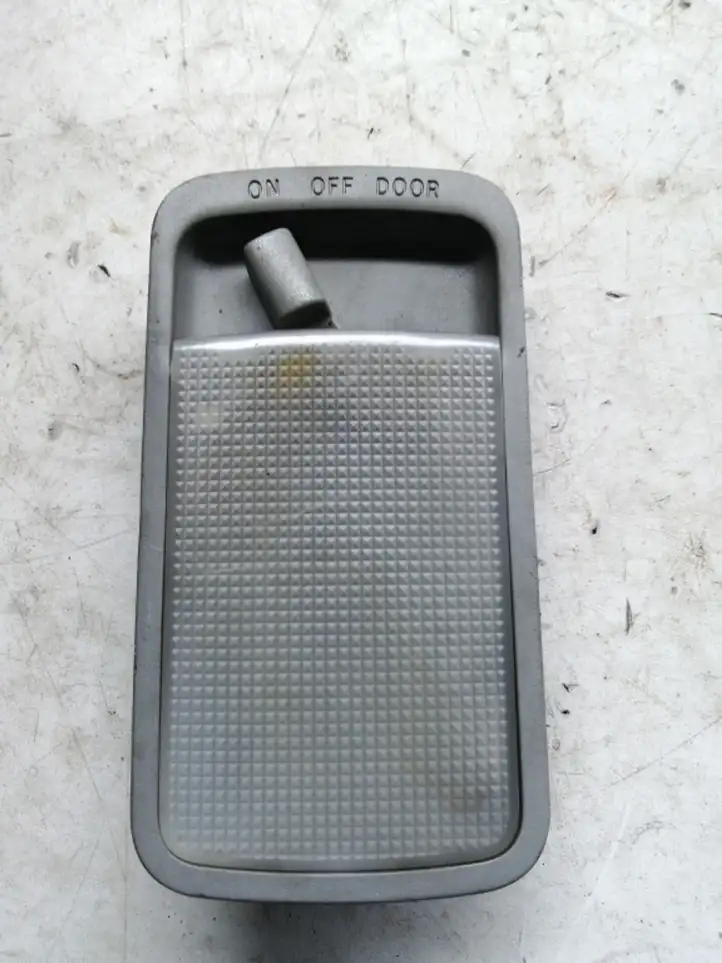 Toyota Avensis Verso (2001 - 2004) Передняя подсветка — фото 3