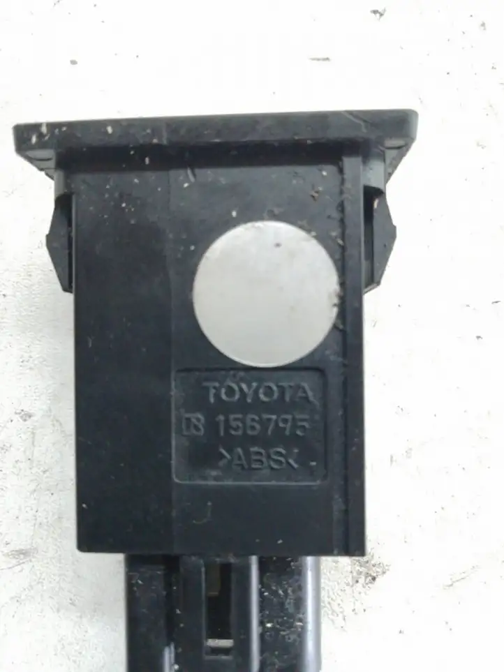 Toyota Avensis Verso (2001 - 2004) 156795 Включатель открытия топливного бака — фото 3