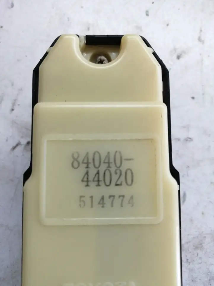 Toyota Avensis Verso (2001 - 2004) 8404044020 Блок кнопок стеклоподъемников — фото 2