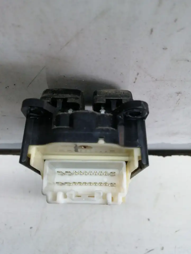 Toyota Avensis Verso (2001 - 2004) 8404044020 Блок кнопок стеклоподъемников — фото 3