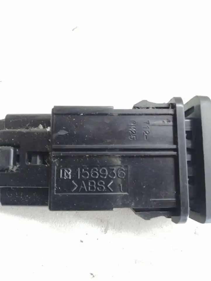 Toyota Avensis Verso (2001 - 2004) 156936 Включатель обогрева — фото 3