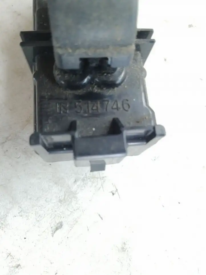 Toyota Avensis Verso (2001 - 2004) 514746 Блок кнопок стеклоподъемников — фото 2
