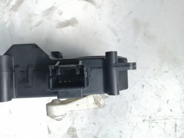 Toyota Avensis Verso (2001 - 2004) 0637008580 Двигатель задвижки потока воздуха — фото 2