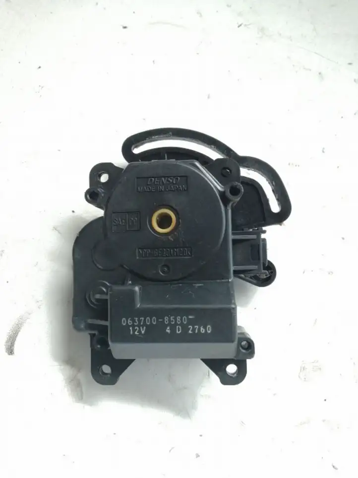 Toyota Avensis Verso (2001 - 2004) 0637008580 Двигатель задвижки потока воздуха — фото 1