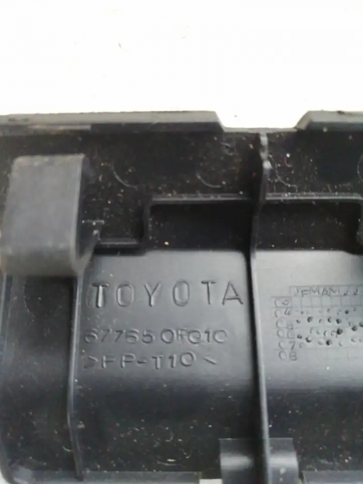 Toyota Corolla Verso AR10 (2004 - 2009) 677650F010 Прочие детали салона — фото 2