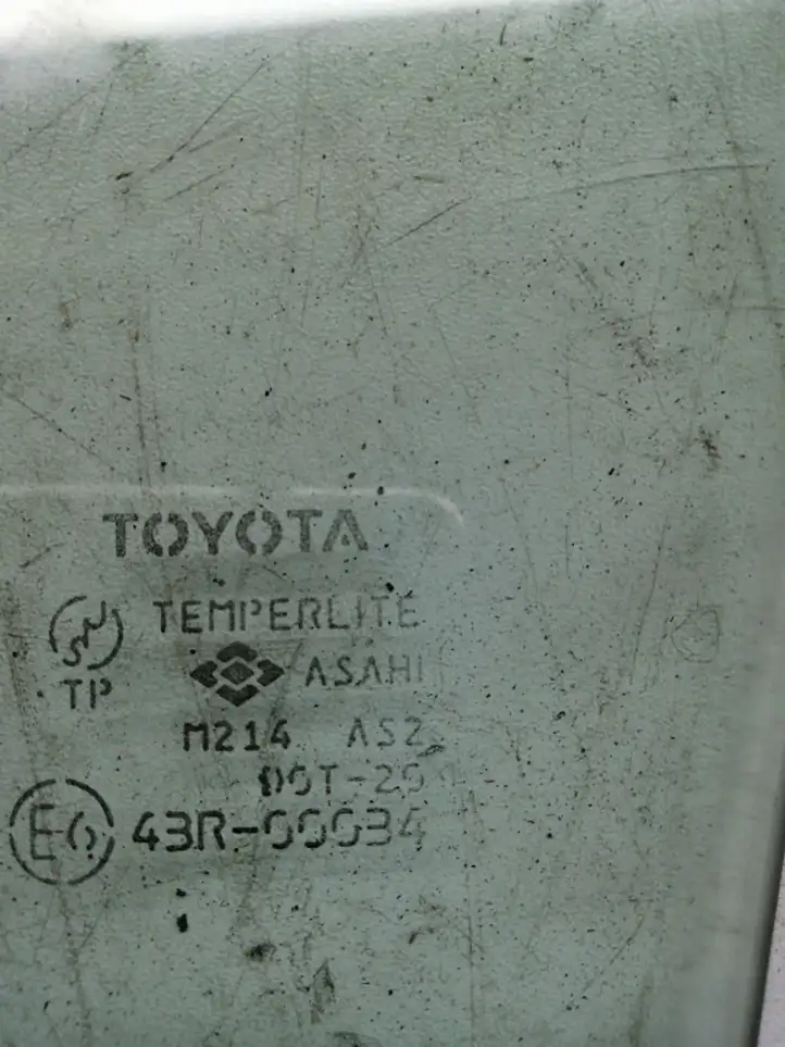 Toyota Avensis Verso (2001 - 2004) 43R00034 Стекло передней двери — фото 3