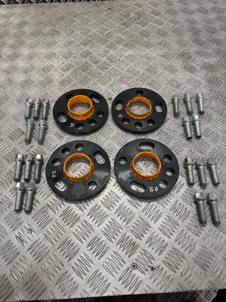 Audi A6 S6 C8 4K (2018 - ) Колесные проставки — фото 1