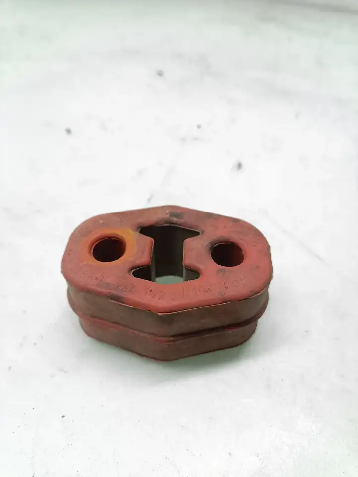 Seat Ibiza III (6L) (2002 - 2008) 1H0253147B Кронштейн глушителя — фото 1