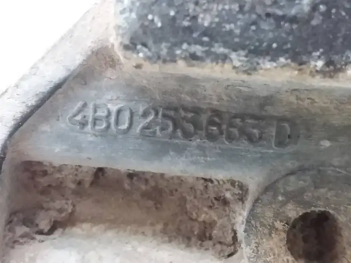 Audi A6 S6 C5 4B (2001 - 2004) 4B0253663D Кронштейн глушителя — фото 2