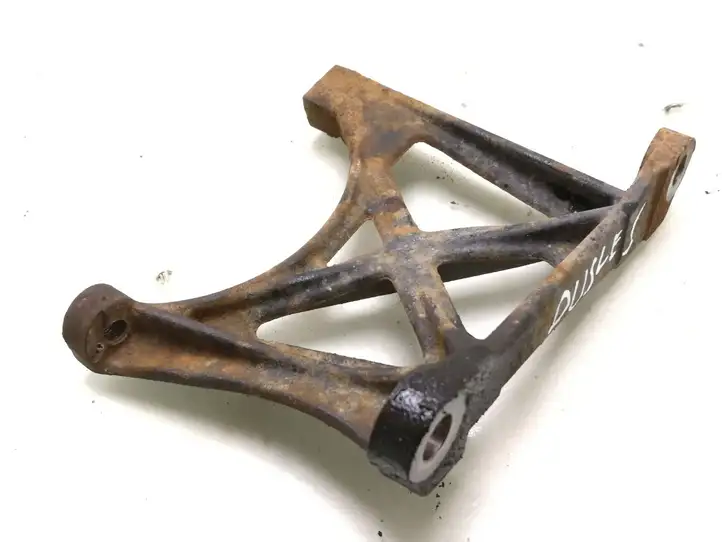 Toyota Corolla E120 E130 (2004 - 2007) 171180G010 Кронштейн глушителя — фото 2