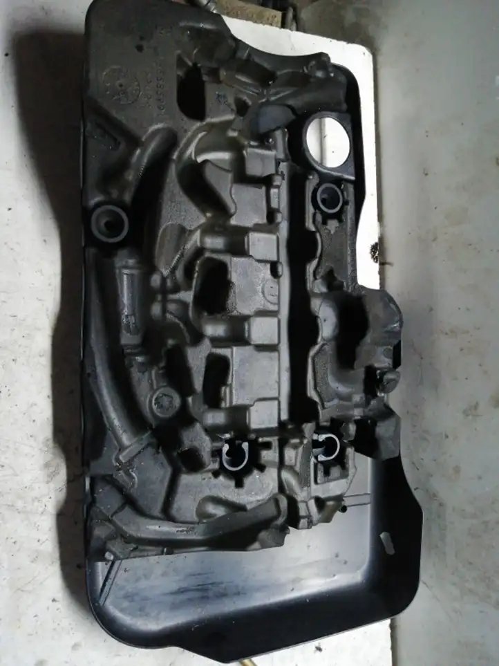 Opel Astra J (2009 - 2012) 55585991 Крышка двигателя декоративная — фото 3