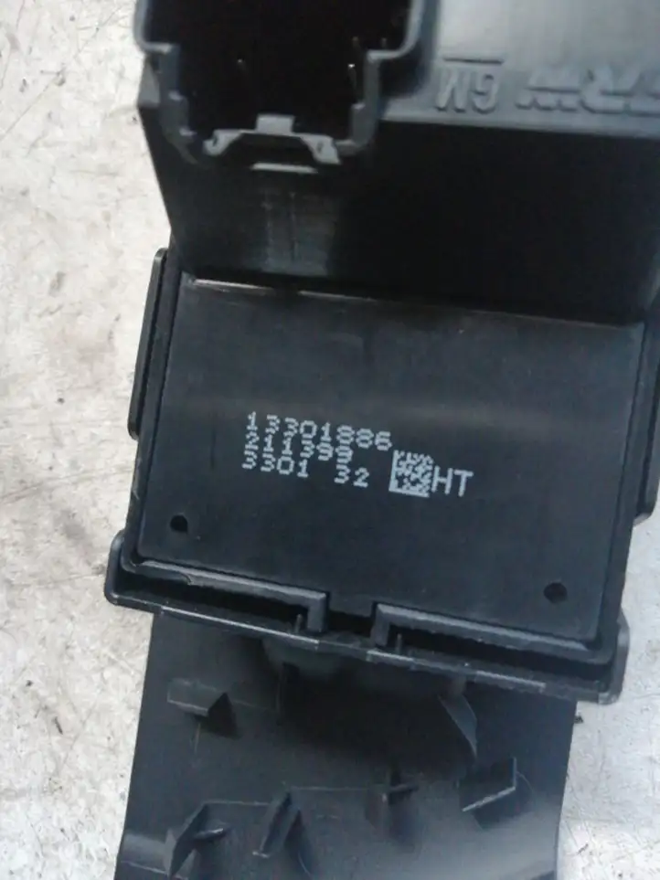 Opel Astra J (2009 - 2012) 13301886 Кнопка стеклоподъемников — фото 2