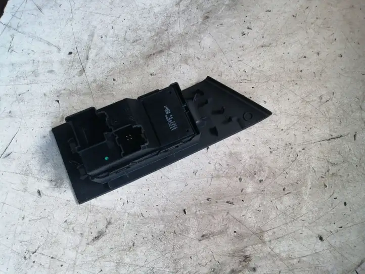 Opel Astra J (2009 - 2012) 13301886 Кнопка стеклоподъемников — фото 4