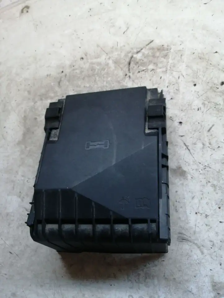 Volkswagen Golf VI (2009 - 2013) 1K0937132F Крышка ящика предохранителей — фото 1