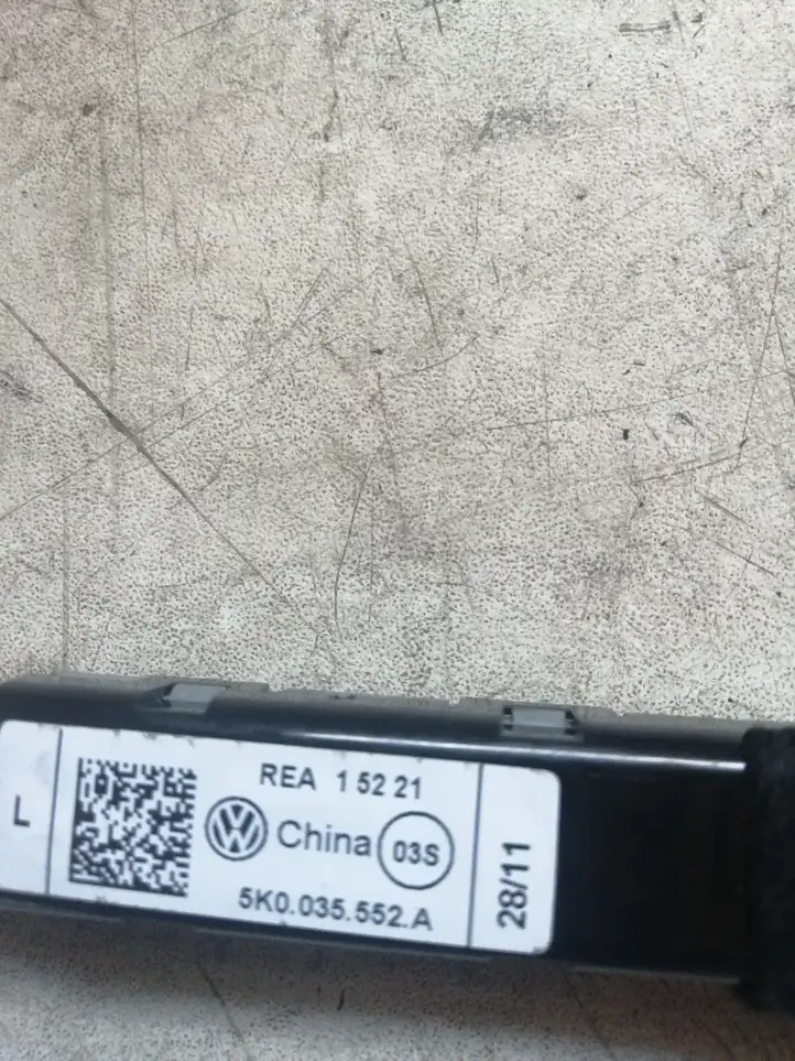 Volkswagen Golf VI (2009 - 2013) 5K0035552 Усилитель антенны — фото 3