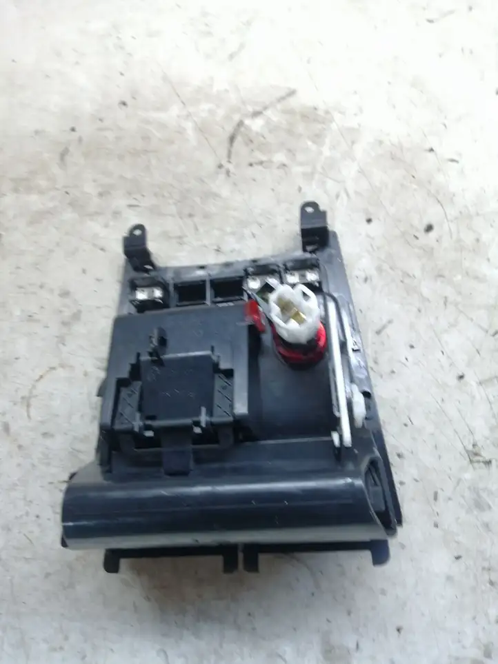 Volkswagen Golf VI (2009 - 2013) 5K0857961 Пепельница — фото 3
