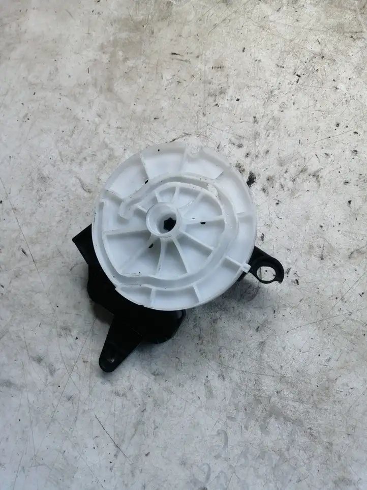 Opel Astra J (2009 - 2012) 410473243 Двигатель задвижки потока воздуха — фото 4