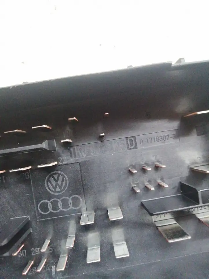 Audi A3/S3 8P (2008 - 2013) 01718130 Блок предохранителей — фото 7