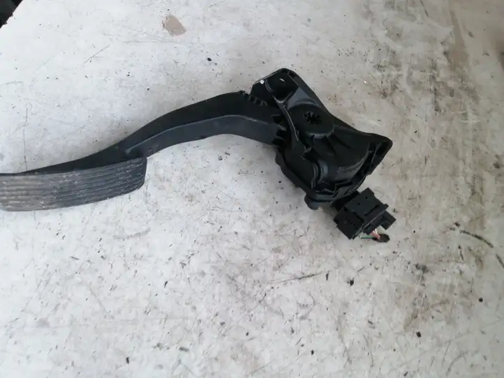 Opel Astra J (2009 - 2012) 13252704 Педаль акселератора — фото 1