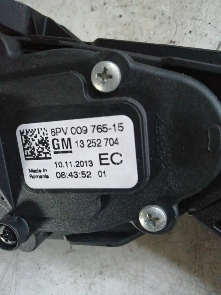 Opel Astra J (2009 - 2012) 13252704 Педаль акселератора — фото 2