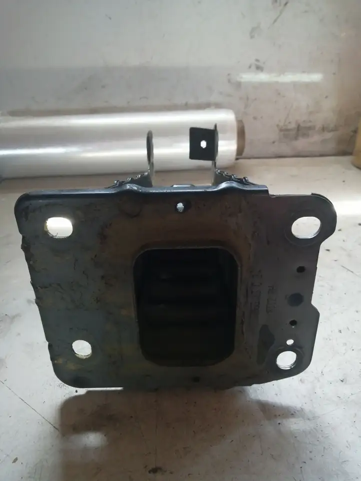 Opel Meriva B (2010 - 2014) 13115035 Кронштейн панели радиатора — фото 3