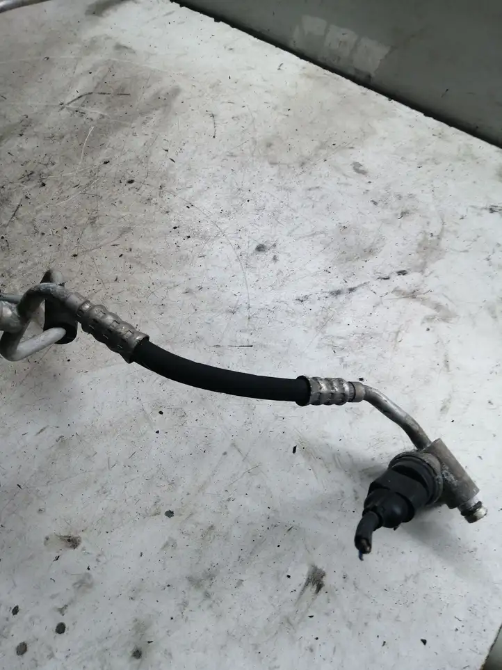 Volkswagen Touran I (2003 - 2010) 1T0820741S Трубки и шланги кондиционера — фото 3