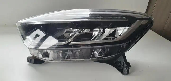 Renault Captur (2013 - 2020) Передняя фара — фото 1