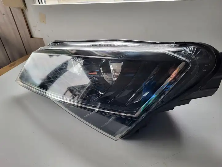 Skoda Superb B8 (3V) (2015 - 2023) Передняя фара — фото 2