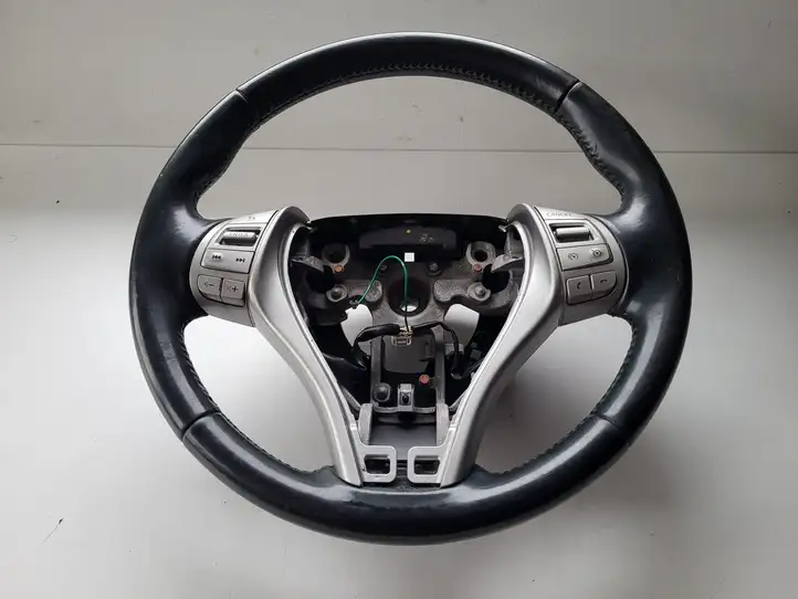 Nissan Qashqai (2013 - 2017) Руль — фото 1