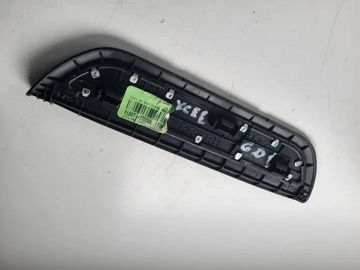 Kia Xceed (2019 - 2022) Внутренняя отделка заднего порога — фото 2