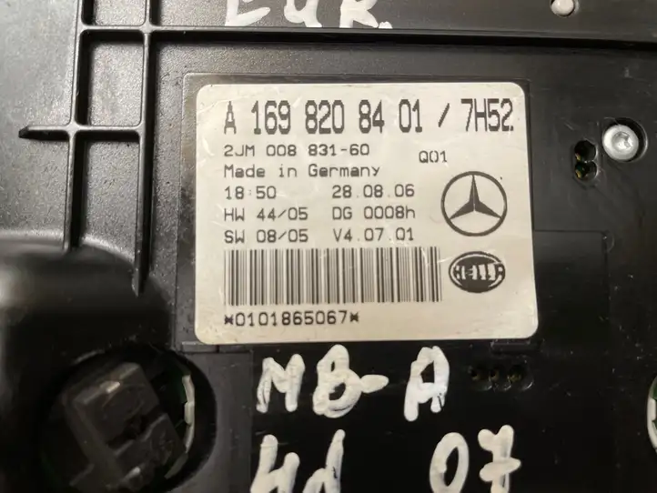 Mercedes-Benz A W169 (2004 - 2012) A1698208401 Передняя подсветка — фото 2