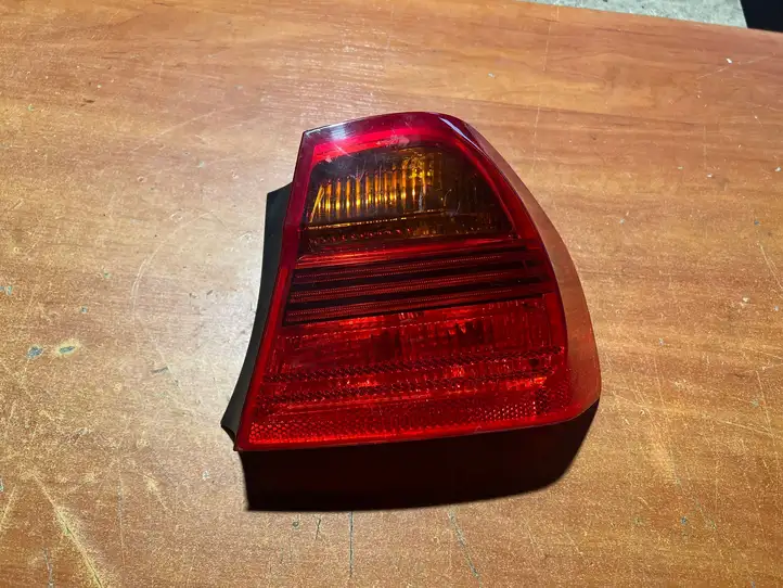 BMW 3 E90 E91 (2005 - 2012) 6937458 Задний фонарь в кузове — фото 1