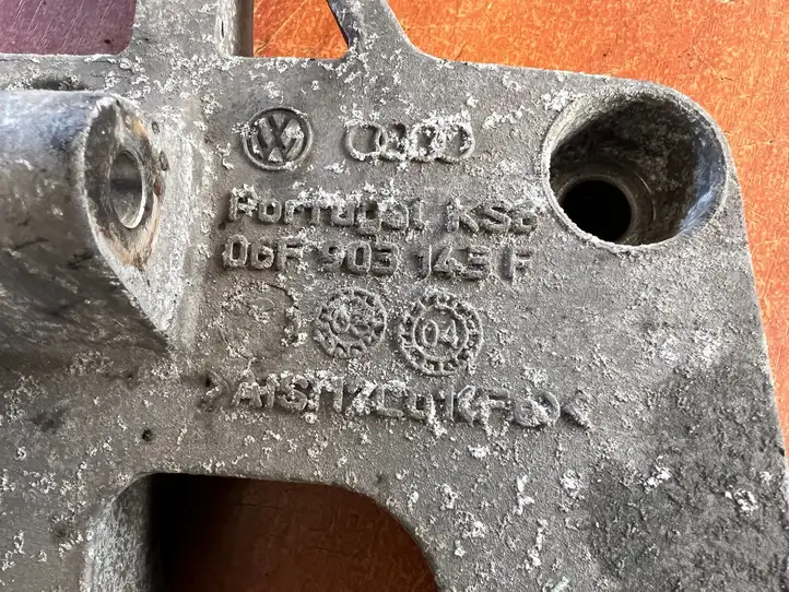 Seat Altea (2004 - 2009) 06F903143F Кронштейн генератора — фото 2