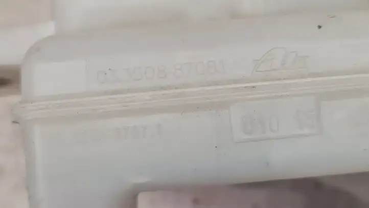 Toyota Yaris (2012 - 2014) 03350887081 Крышка расширительного бачка — фото 2