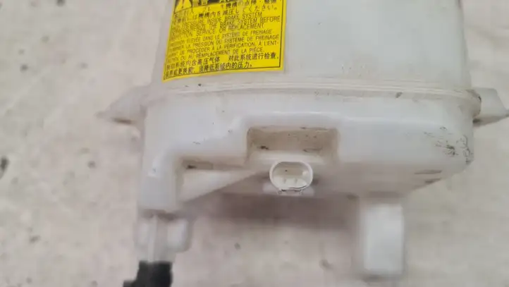 Toyota Yaris (2012 - 2014) 03350887081 Крышка расширительного бачка — фото 3