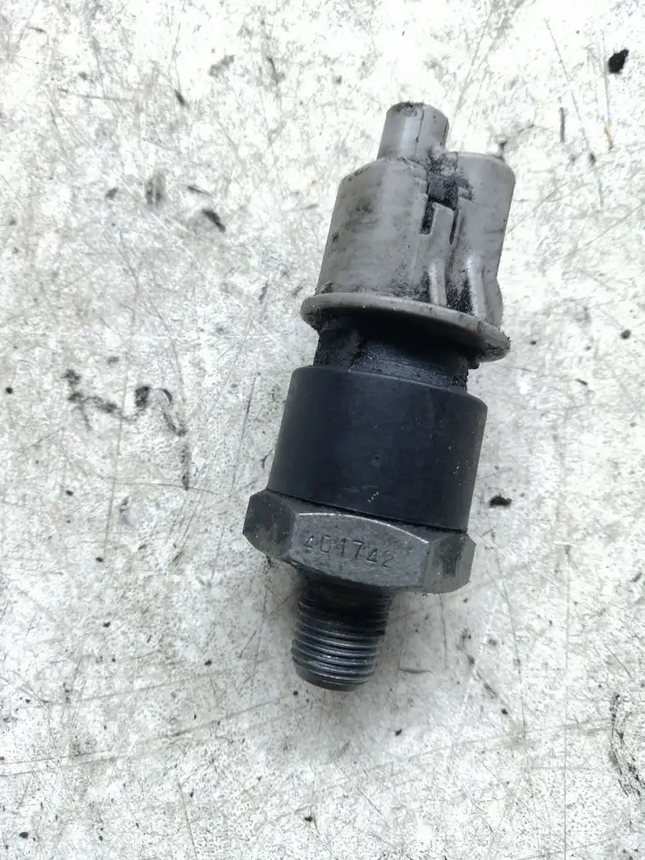 Toyota Corolla Verso AR10 (2004 - 2009) 401742 Датчик давления масла двигателя — фото 3