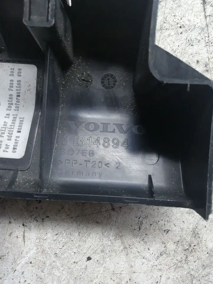 Volvo S60 (2004 - 2010) 31314894 Крышка ящика предохранителей — фото 2