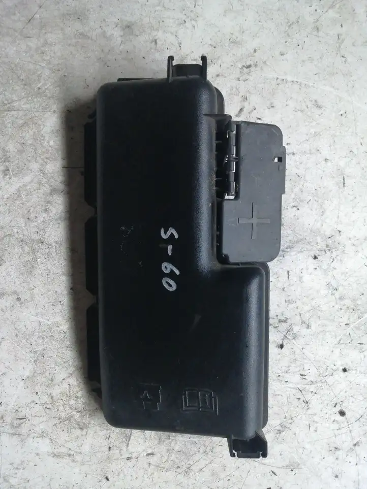 Volvo S60 (2004 - 2010) 30728133 Крышка ящика предохранителей — фото 1
